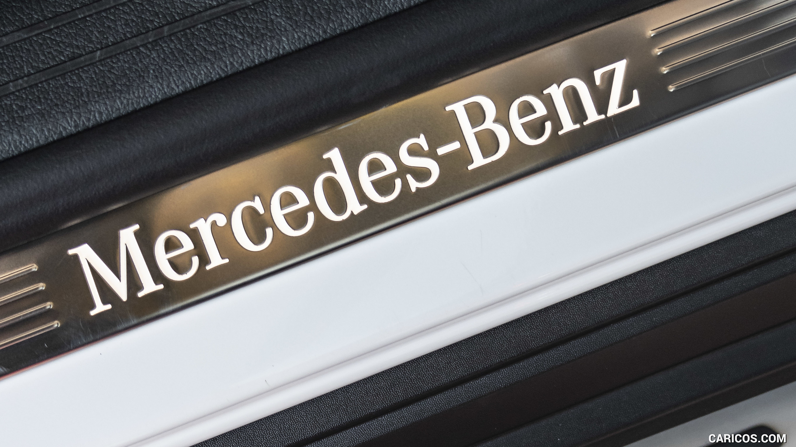 2020 Mercedes-Benz GLE 450 4MATIC (Color: Designo Diamond White Bright; US-Spec) - Door Sill, #138 of 358