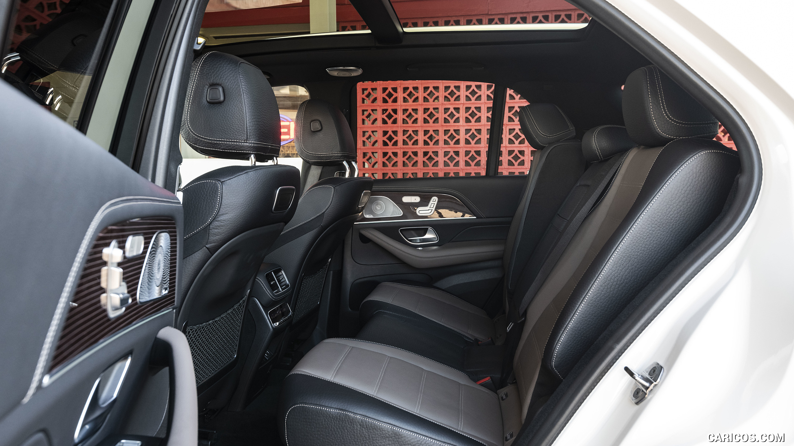 2020 Mercedes-Benz GLE 450 4MATIC (Color: Designo Diamond White Bright; US-Spec) - Interior, Rear Seats, #160 of 358