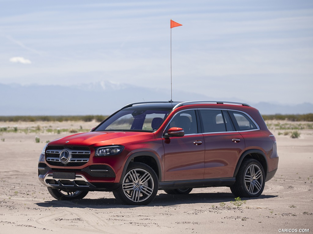 2020 Mercedes-Benz GLS 580 4MATIC (US-Spec) - Front Three-Quarter