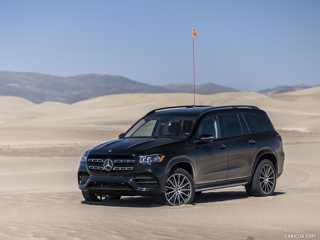 2020 Mercedes-Benz GLS 580 4MATIC (US-Spec) - Front Three-Quarter