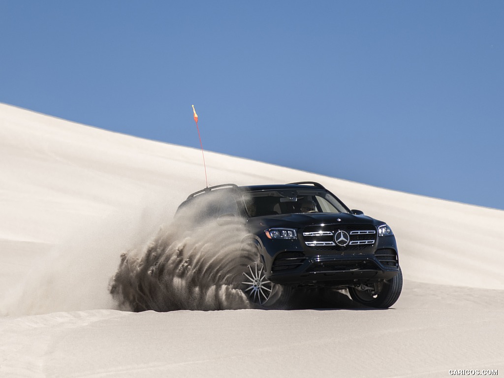 2020 Mercedes-Benz GLS 580 4MATIC (US-Spec) - Front Three-Quarter