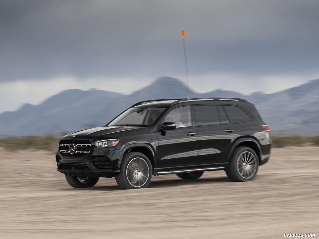 2020 Mercedes-Benz GLS 580 4MATIC (US-Spec) - Front Three-Quarter