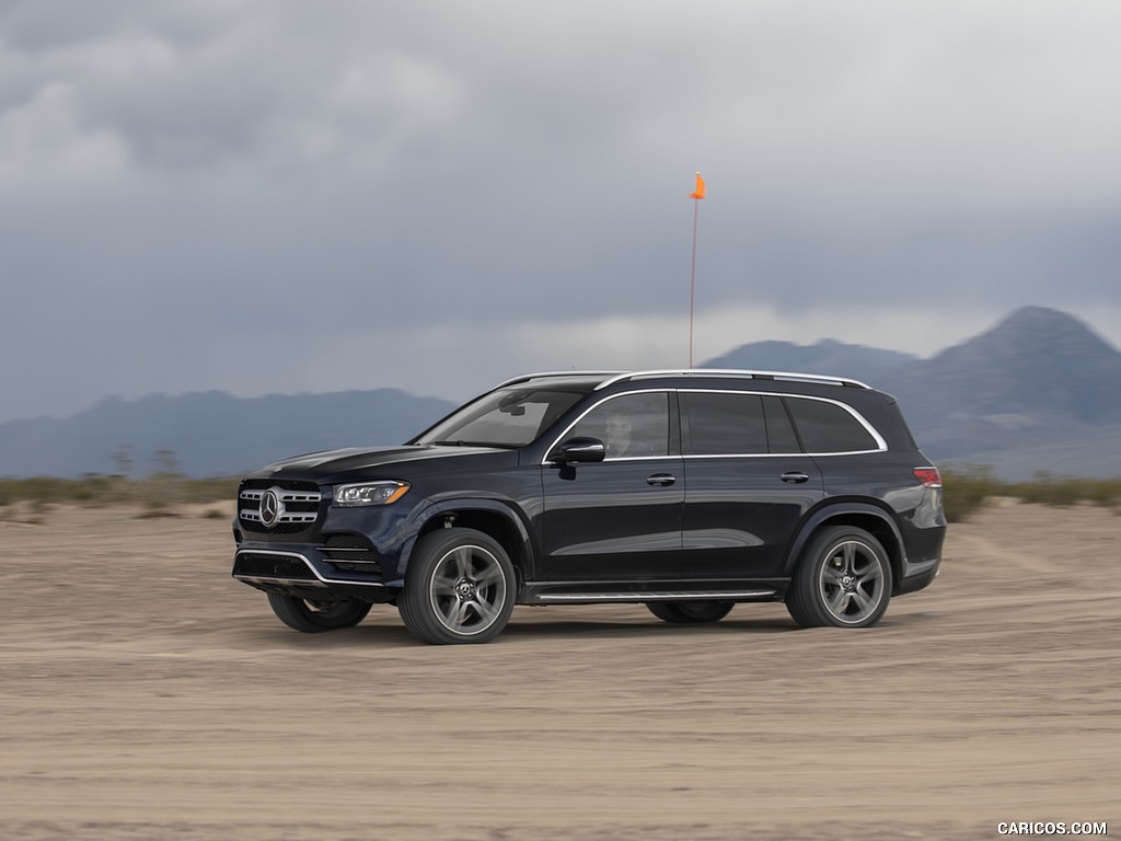 2020 Mercedes-Benz GLS 580 4MATIC (US-Spec) - Front Three-Quarter