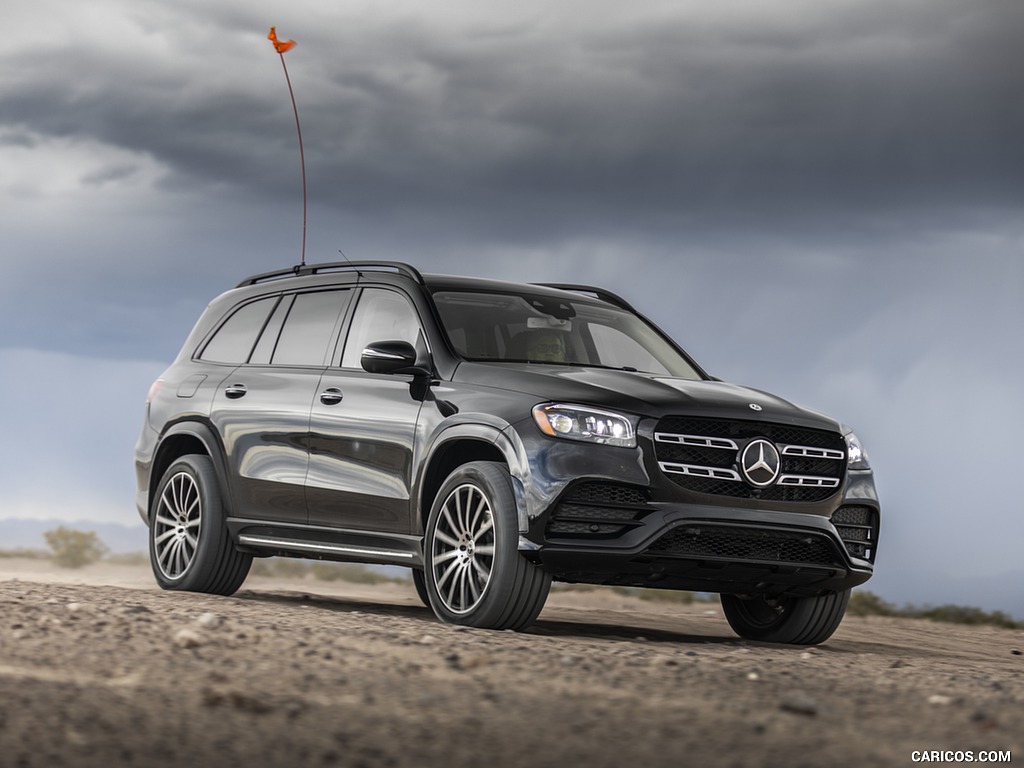 2020 Mercedes-Benz GLS 580 4MATIC (US-Spec) - Front Three-Quarter