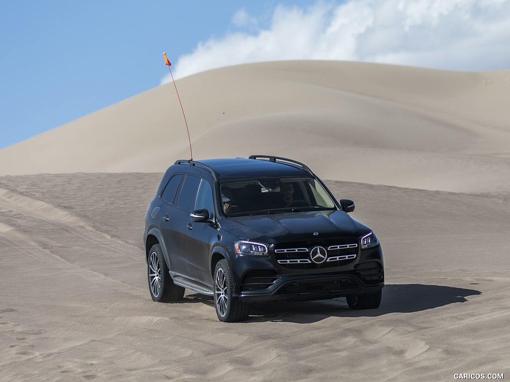 2020 Mercedes-Benz GLS 580 4MATIC (US-Spec) - Front Three-Quarter