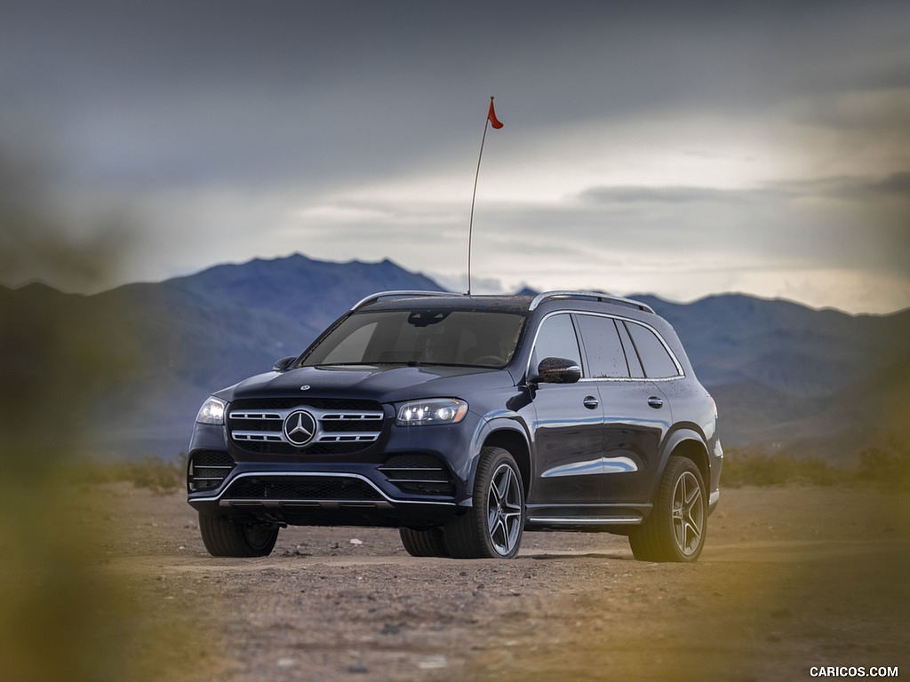 2020 Mercedes-Benz GLS 580 4MATIC (US-Spec) - Front Three-Quarter