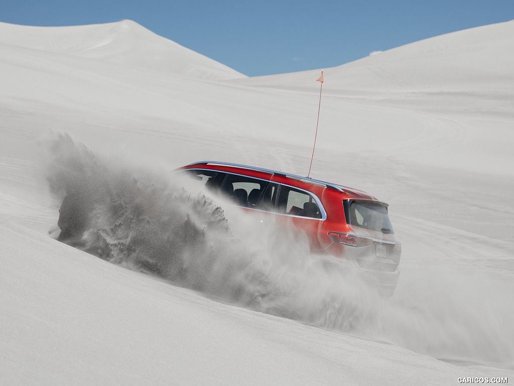 2020 Mercedes-Benz GLS 580 4MATIC (US-Spec) - Off-Road