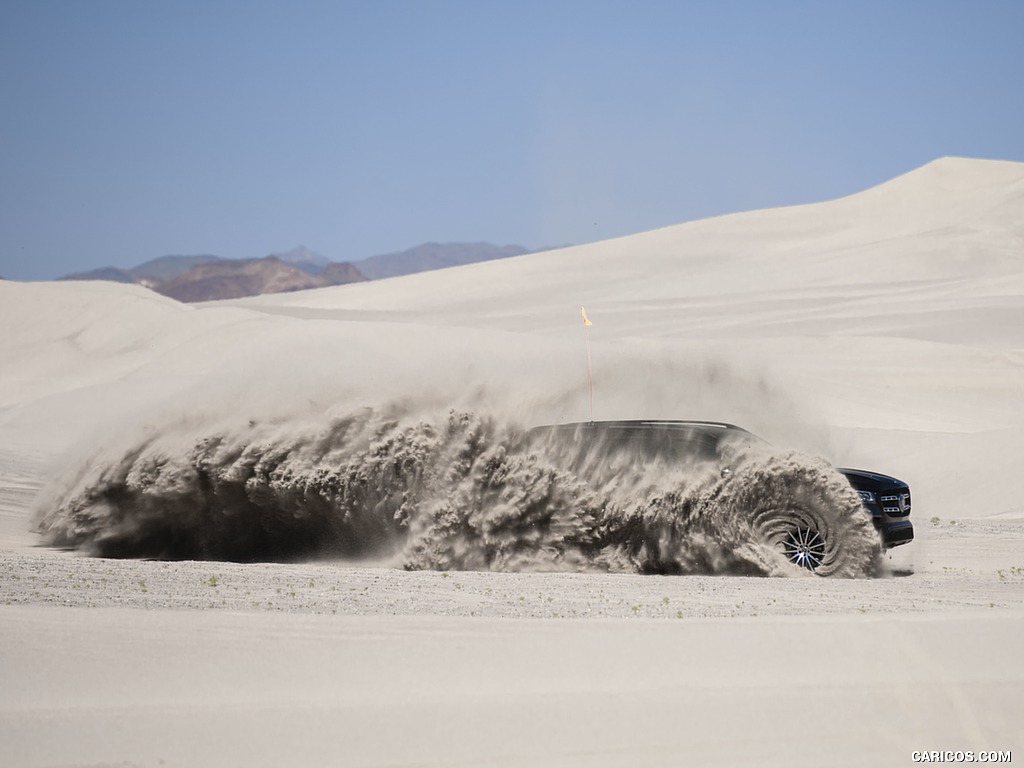 2020 Mercedes-Benz GLS 580 4MATIC (US-Spec) - Off-Road