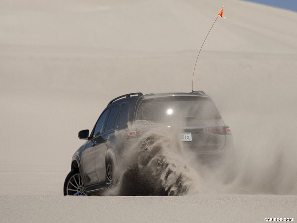 2020 Mercedes-Benz GLS 580 4MATIC (US-Spec) - Off-Road