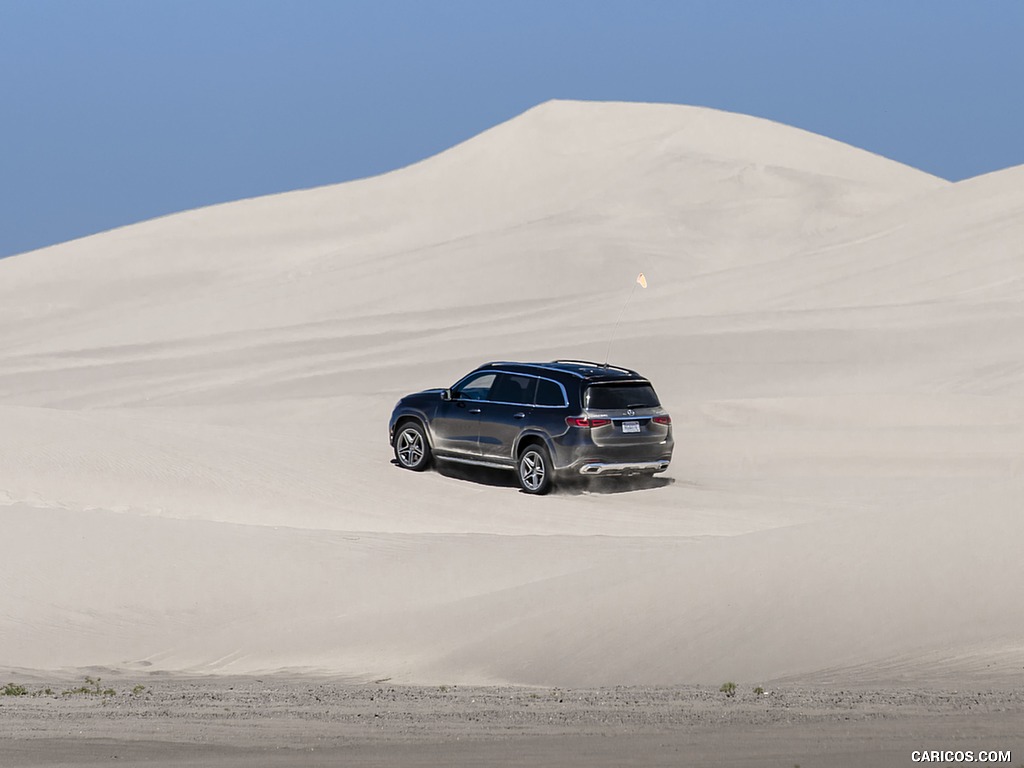 2020 Mercedes-Benz GLS 580 4MATIC (US-Spec) - Rear Three-Quarter