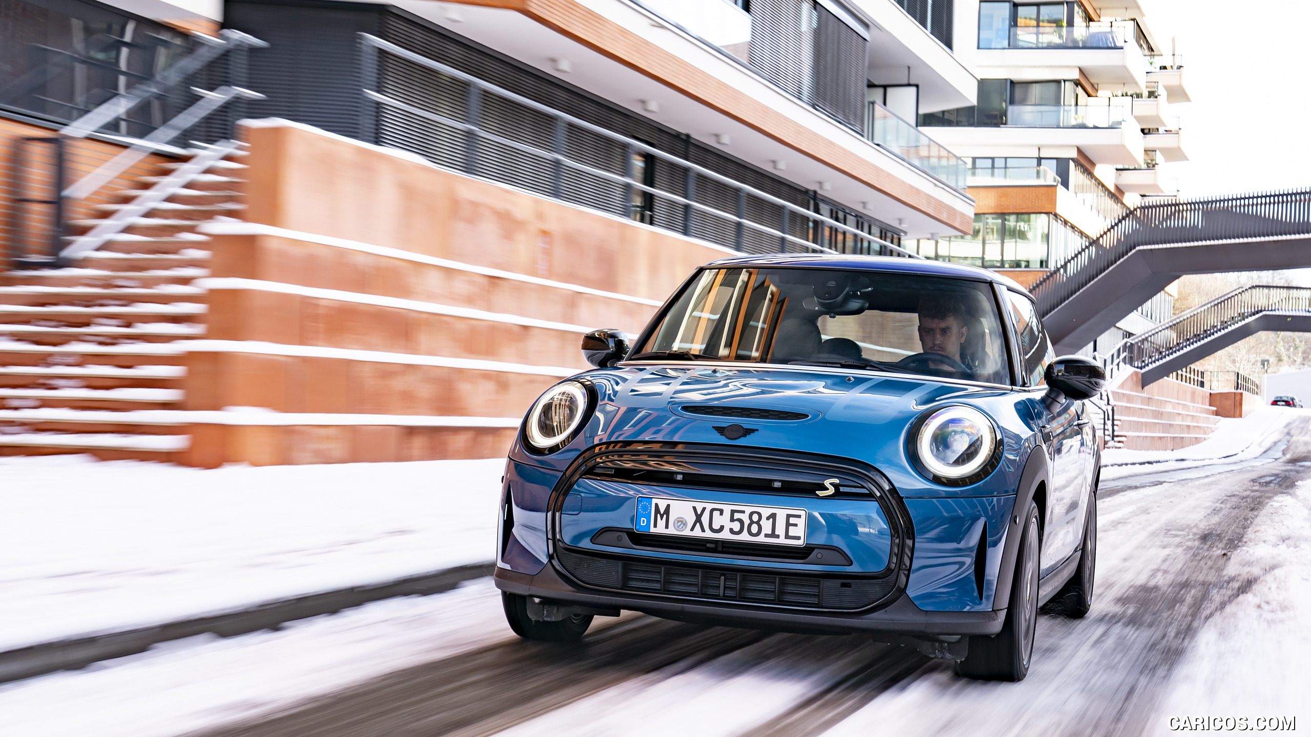 2021 MINI Cooper SE Electric - Front, #35 of 80