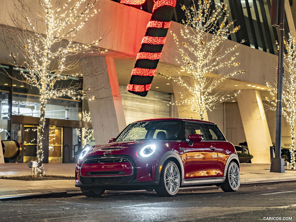 2021 MINI Cooper SE Electric - Front Three-Quarter