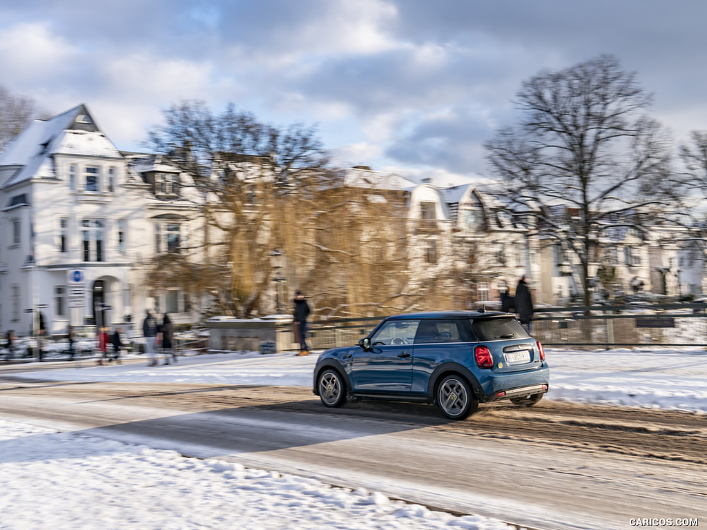 2021 MINI Cooper SE Electric - Rear Three-Quarter