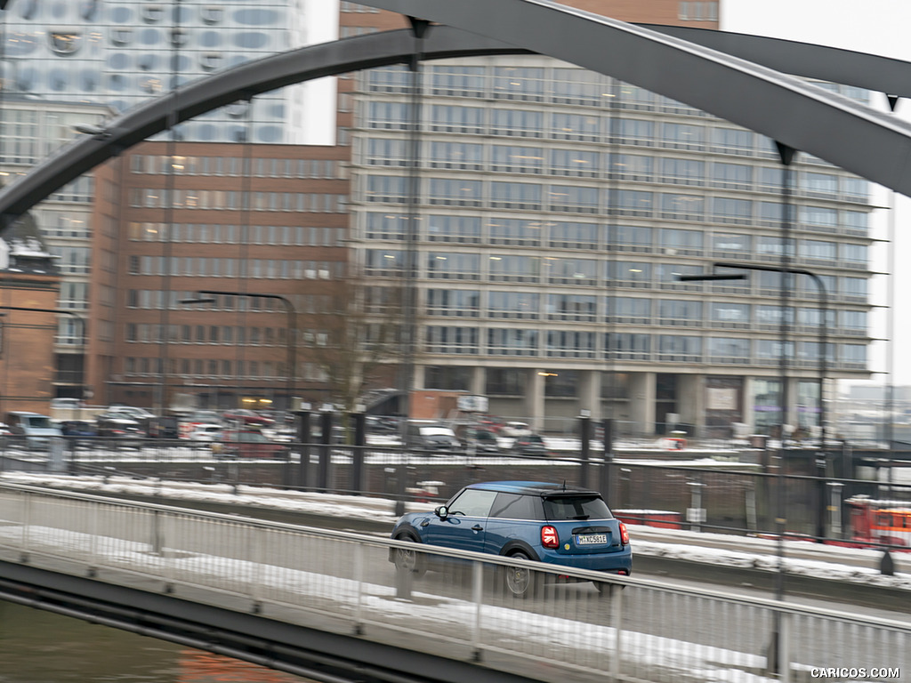 2021 MINI Cooper SE Electric - Rear Three-Quarter