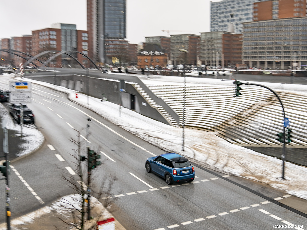 2021 MINI Cooper SE Electric - Rear Three-Quarter