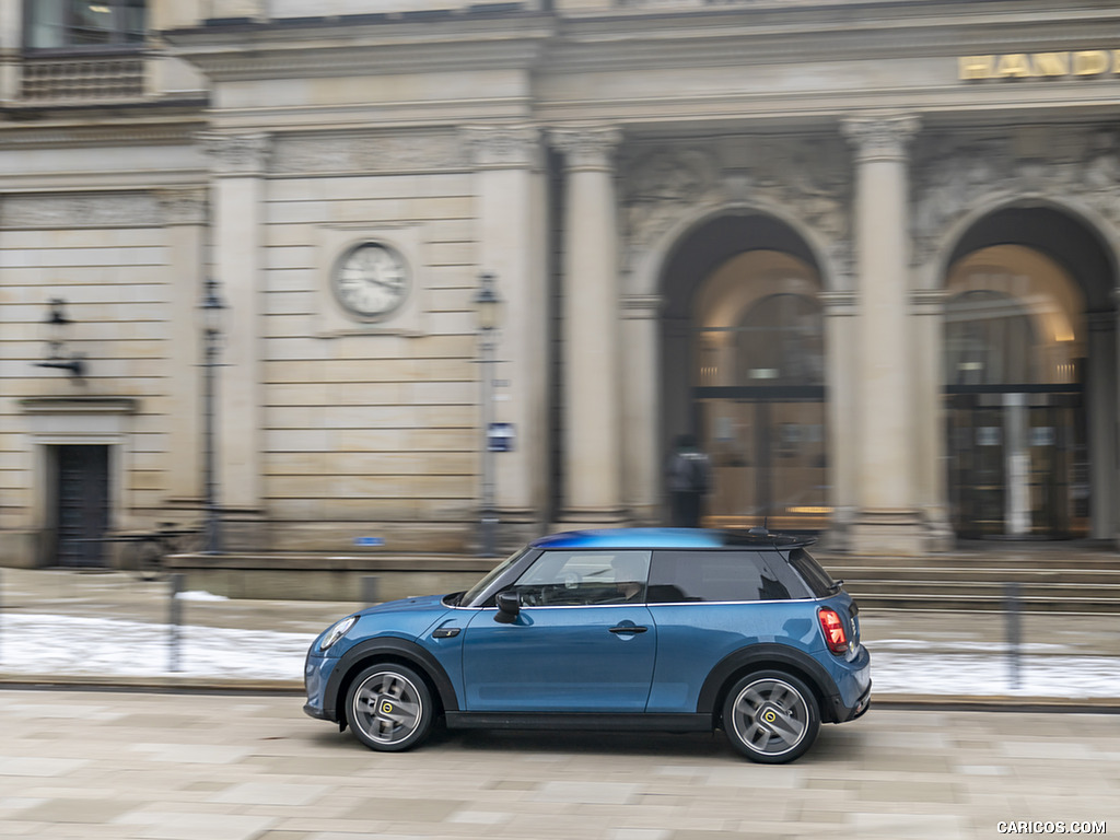 2021 MINI Cooper SE Electric - Side