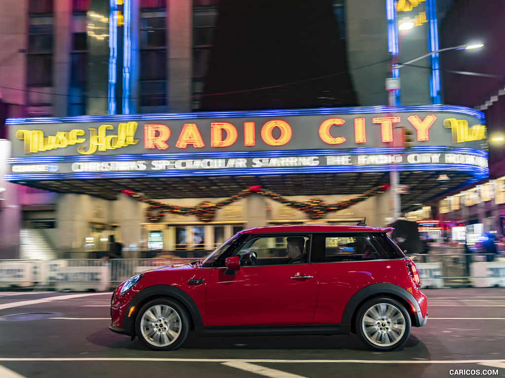 2021 MINI Cooper SE Electric - Side