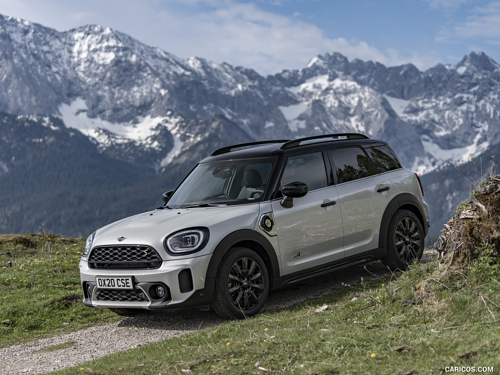 2021 MINI Countryman SE ALL4 Plug-In Hybrid - Front Three-Quarter