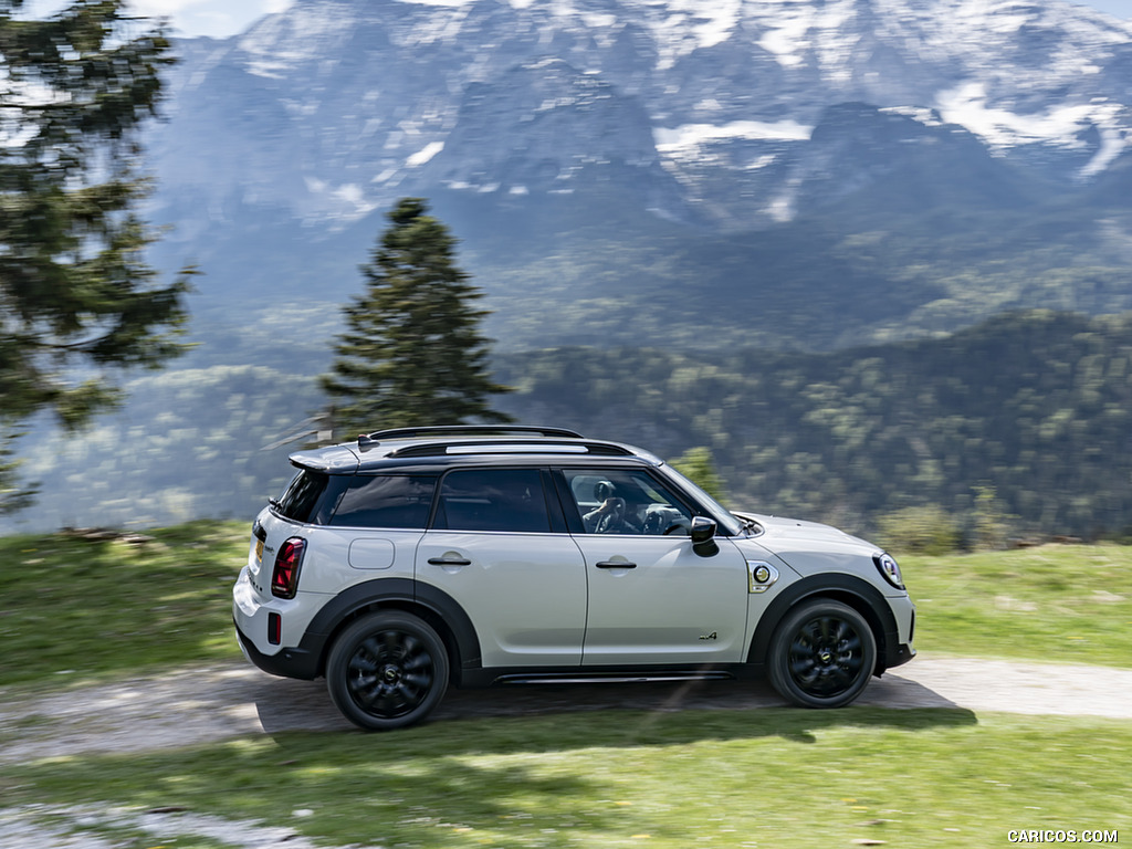 2021 MINI Countryman SE ALL4 Plug-In Hybrid - Side