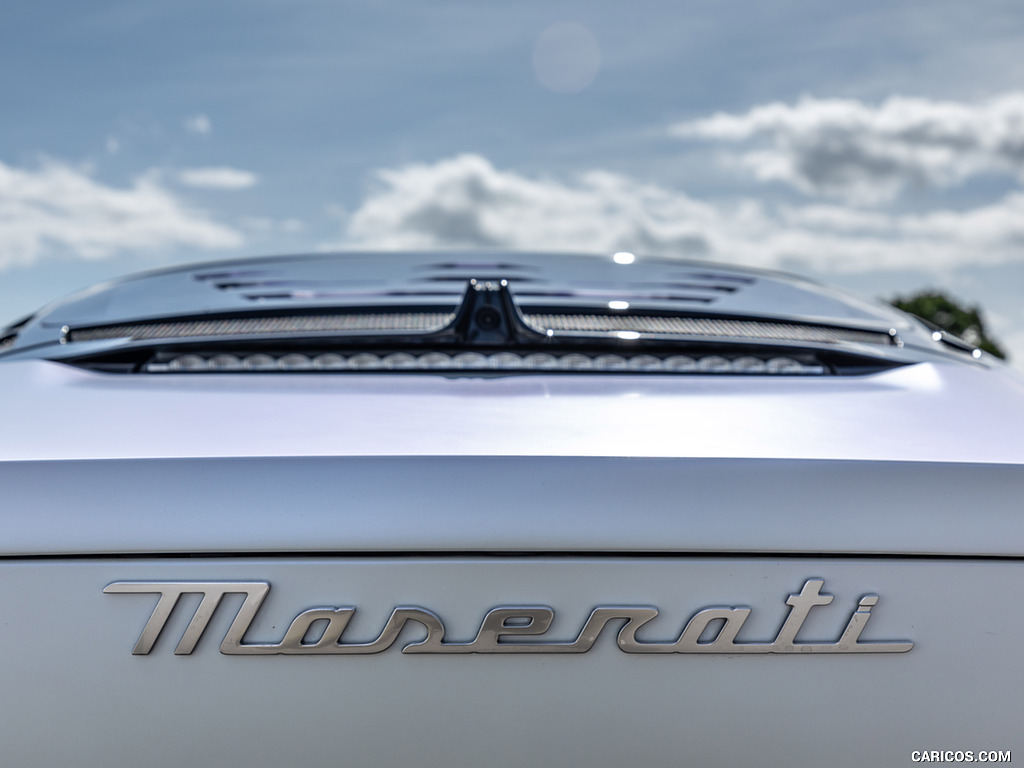 2021 Maserati MC20 (Color: Bianco Audace) - Badge