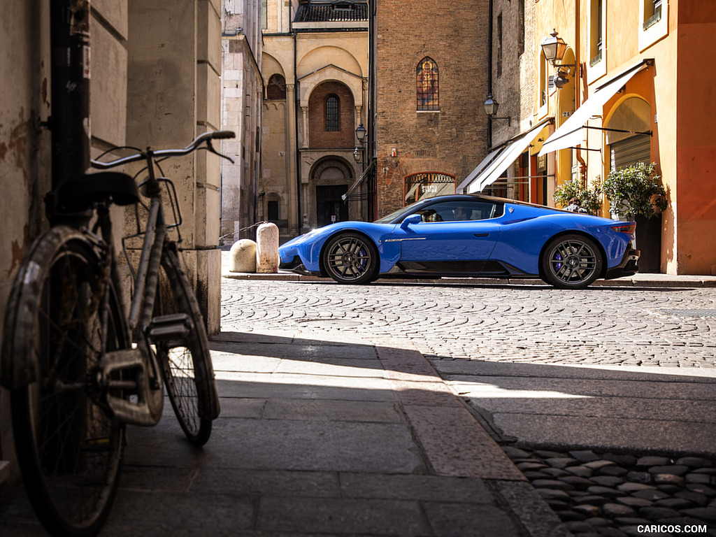 2021 Maserati MC20 - Side