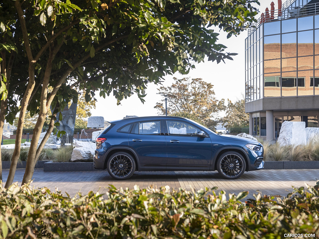 2021 Mercedes-AMG GLA 35 (US-Spec) - Side