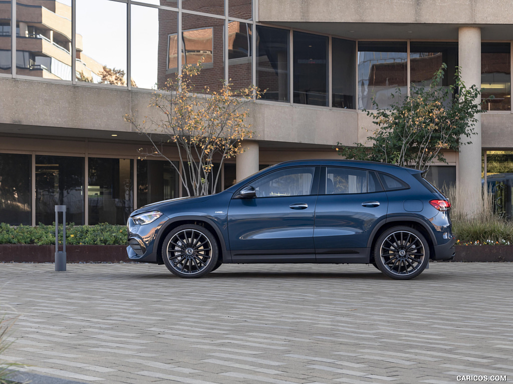 2021 Mercedes-AMG GLA 35 (US-Spec) - Side