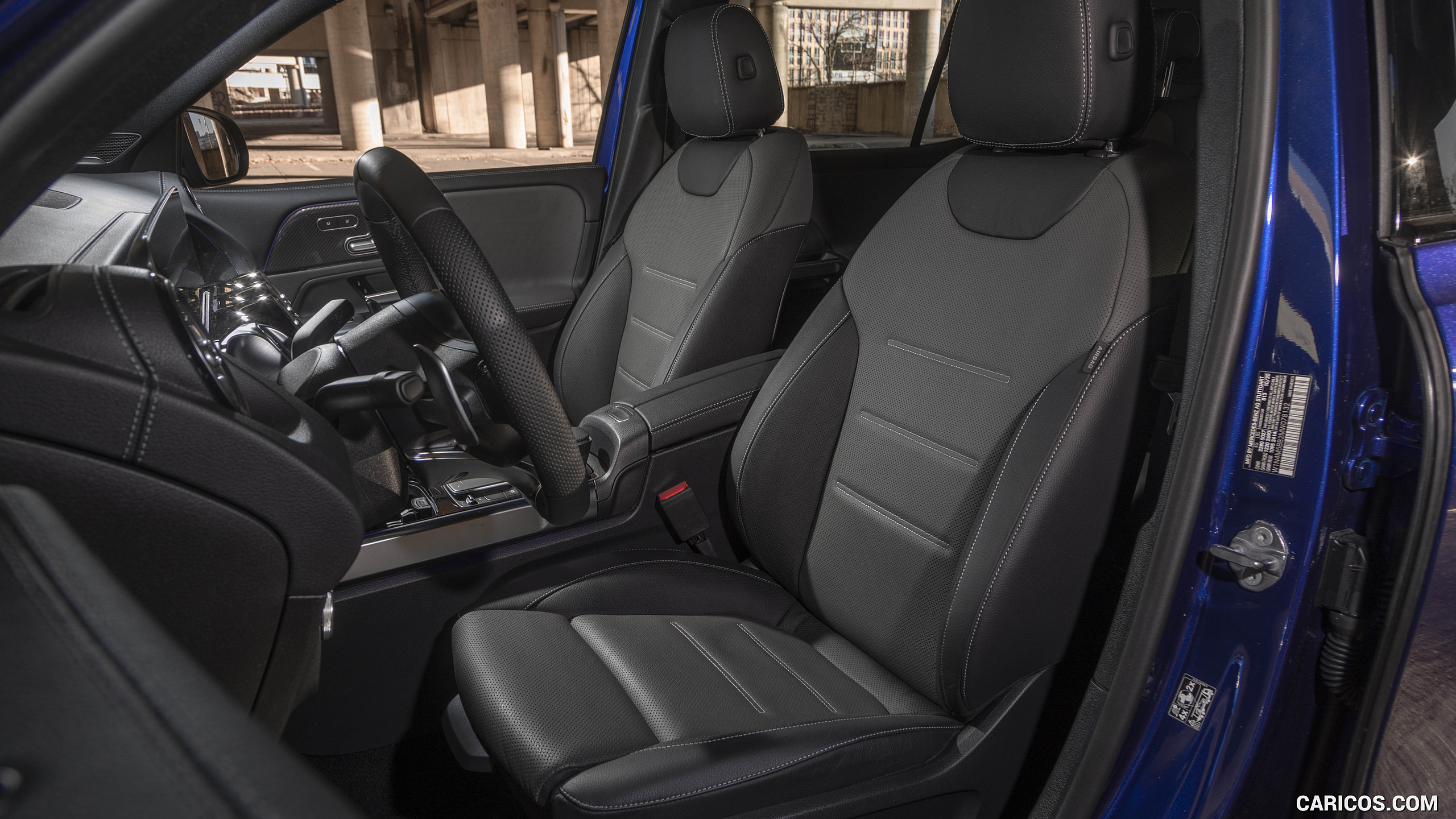2021 Mercedes-AMG GLB 35 (US-Spec) - Interior, Front Seats, #94 of 95