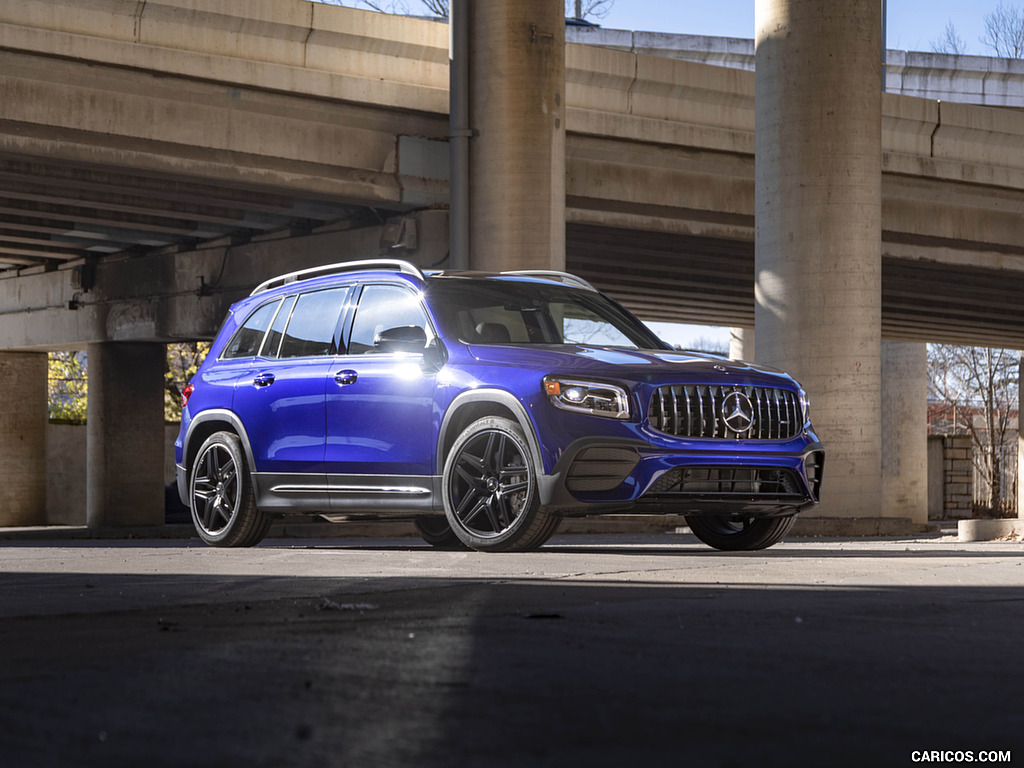 2021 Mercedes-AMG GLB 35 (US-Spec) - Front Three-Quarter