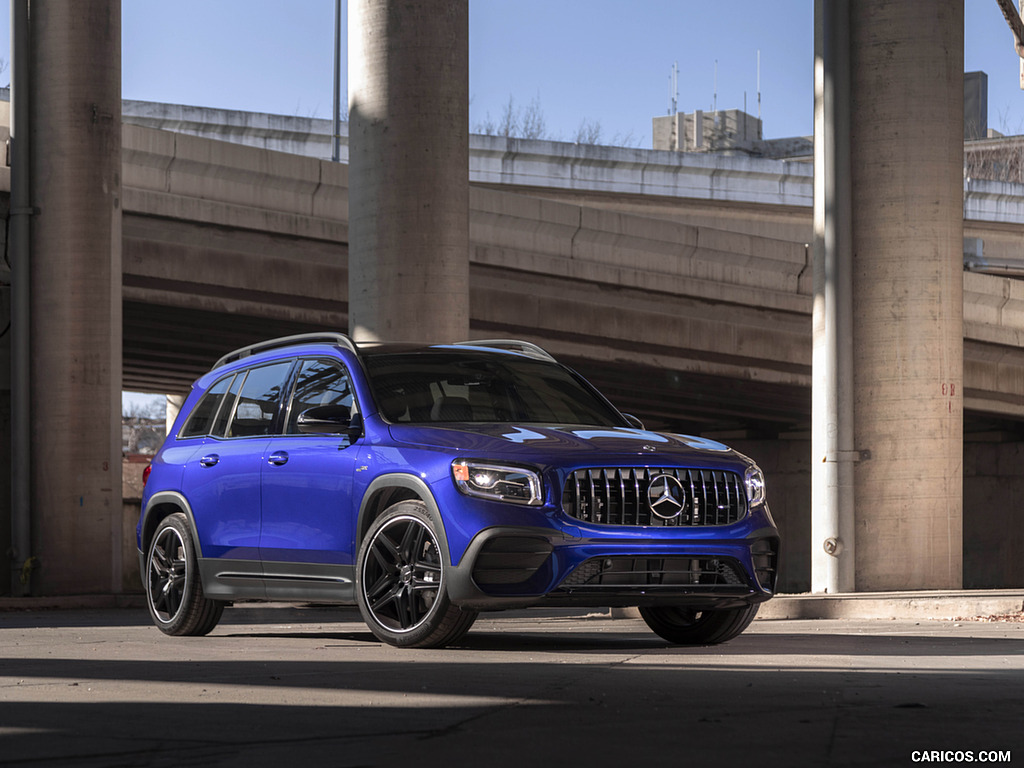 2021 Mercedes-AMG GLB 35 (US-Spec) - Front Three-Quarter