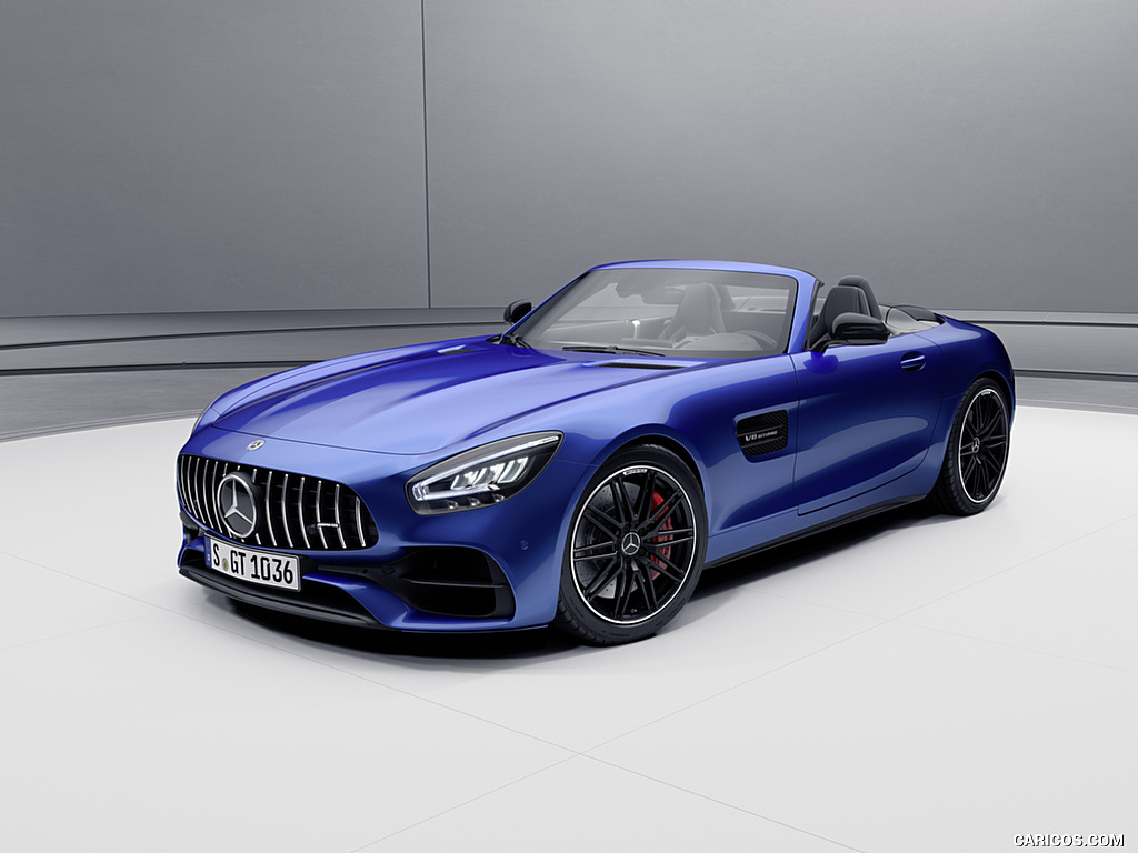 2021 Mercedes-AMG GT Coupe and Roadster Roadster Night Package (Color: Brillant Blue) - Front Three-Quarter