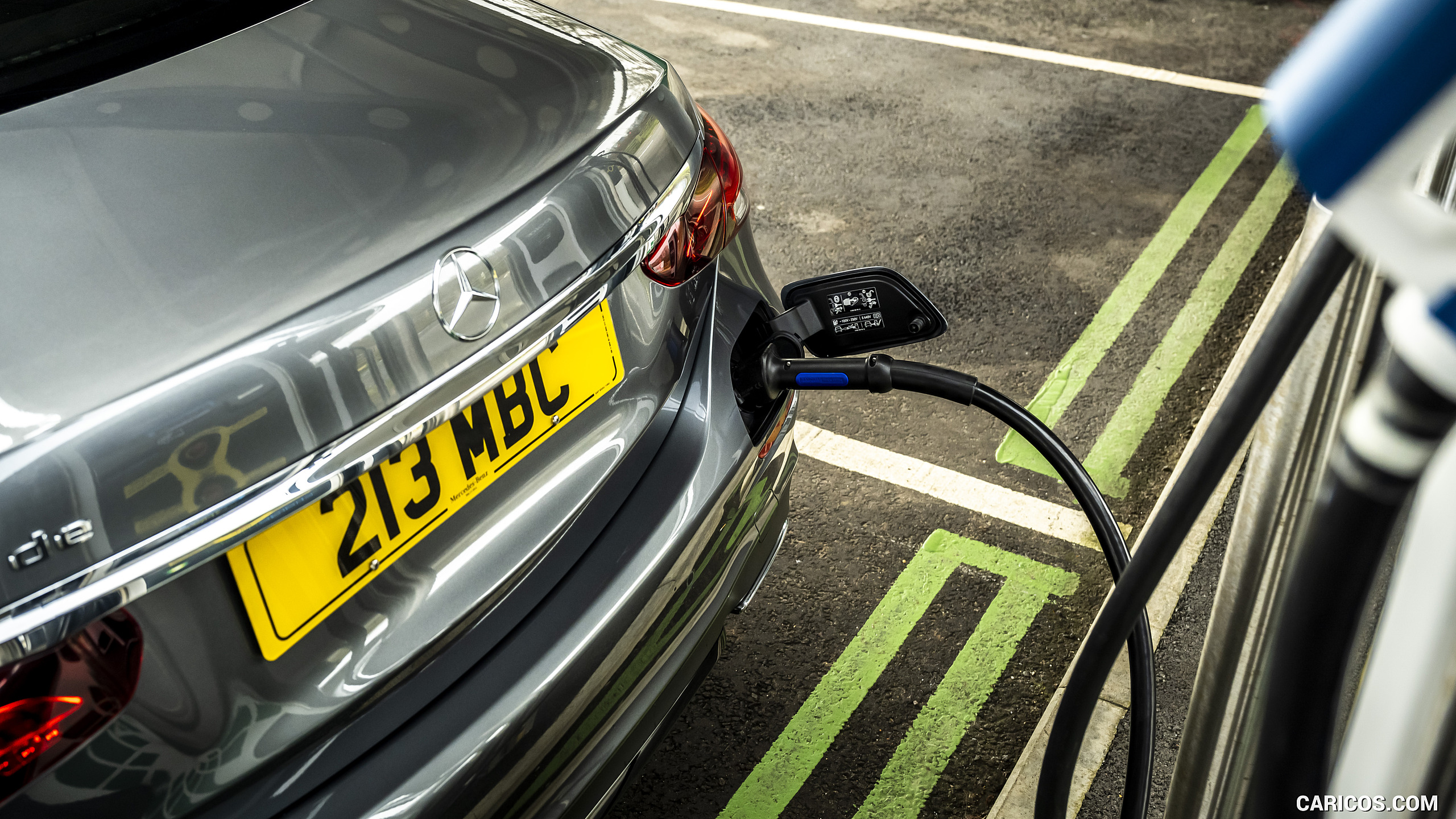 2021 Mercedes-Benz E 300 de Diesel Plug-In Hybrid (UK-Spec) - Charging, #144 of 170