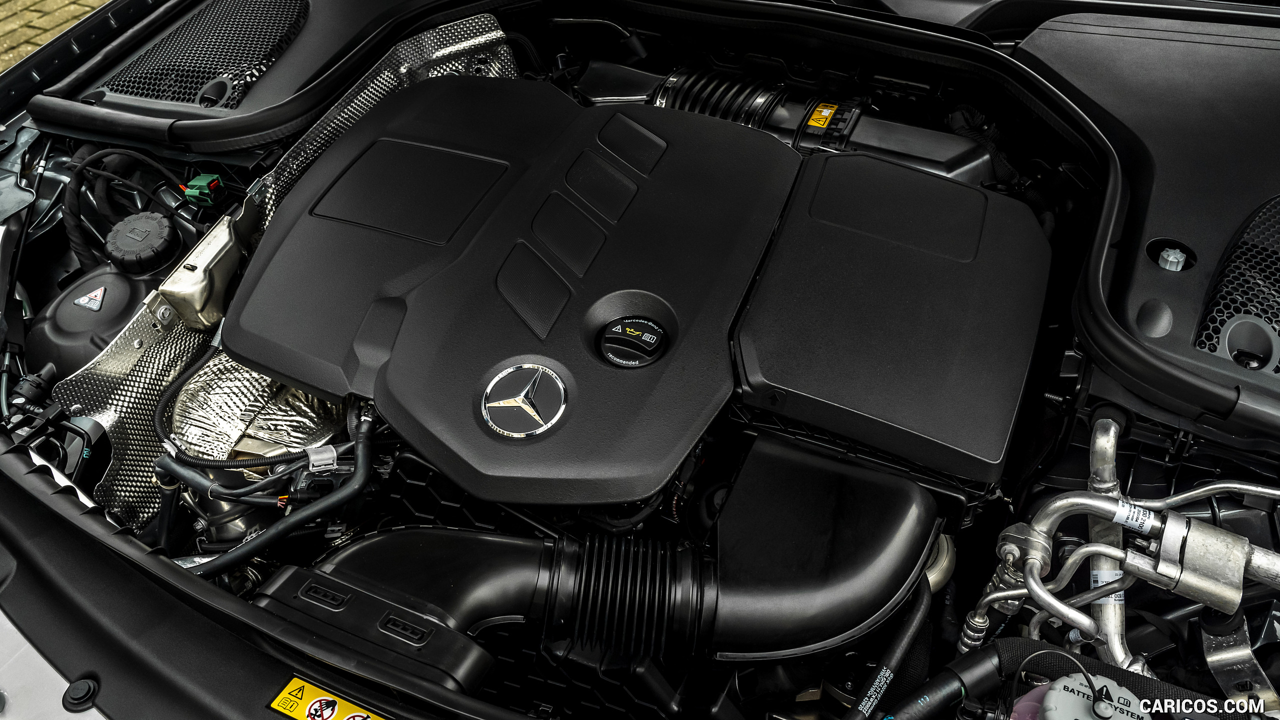2021 Mercedes-Benz E 300 de Diesel Plug-In Hybrid (UK-Spec) - Engine, #147 of 170