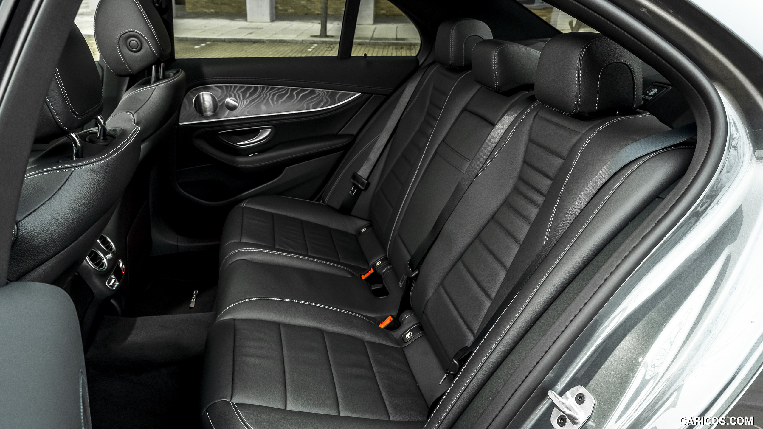 2021 Mercedes-Benz E 300 de Diesel Plug-In Hybrid (UK-Spec) - Interior, Rear Seats, #168 of 170