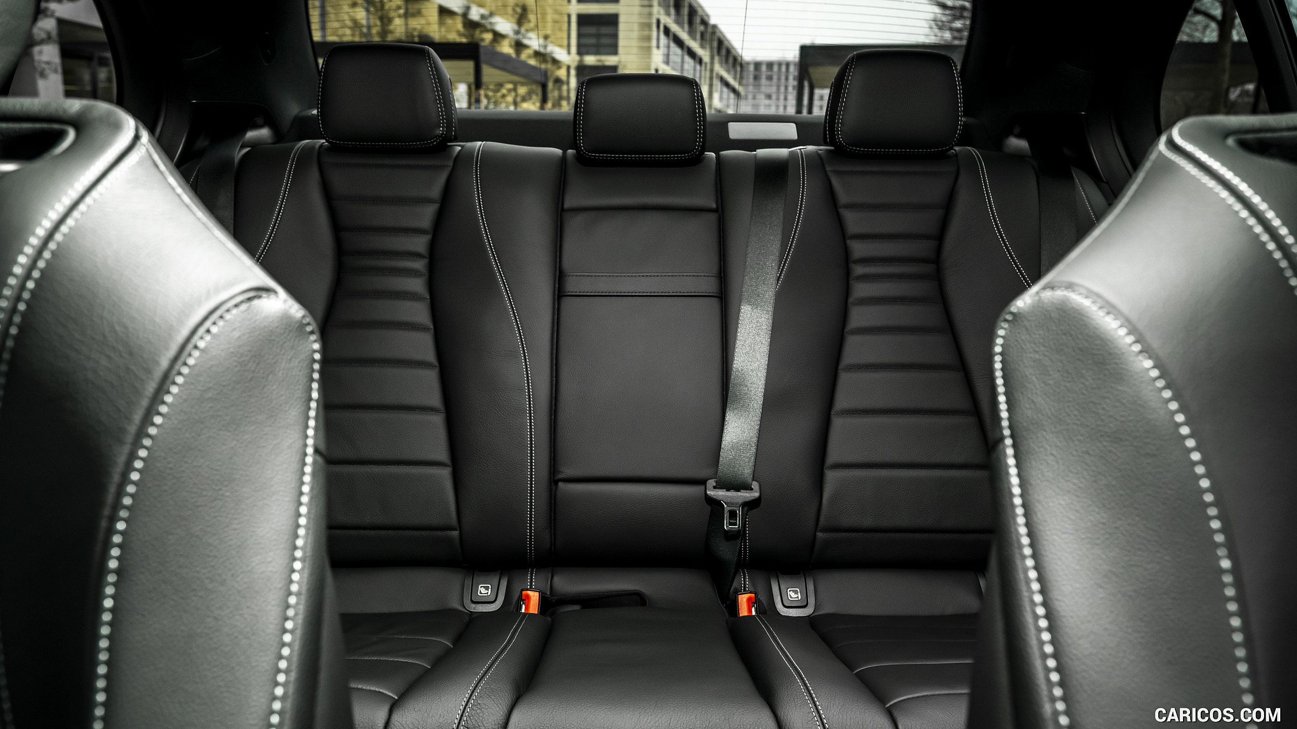 2021 Mercedes-Benz E 300 de Diesel Plug-In Hybrid (UK-Spec) - Interior, Seats, #166 of 170