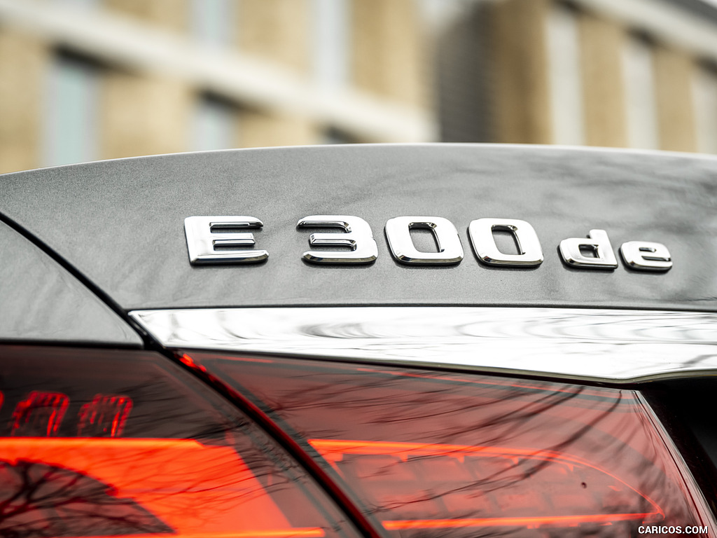 2021 Mercedes-Benz E 300 de Diesel Plug-In Hybrid (UK-Spec) - Badge