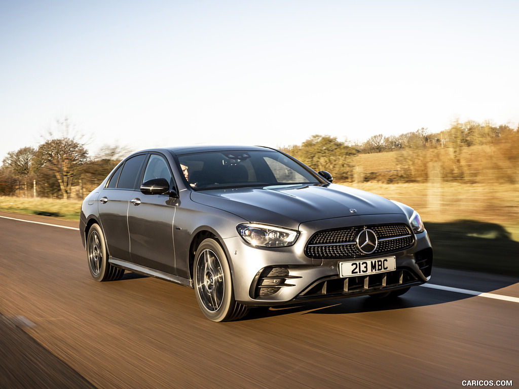 2021 Mercedes-Benz E 300 de Diesel Plug-In Hybrid (UK-Spec) - Front Three-Quarter