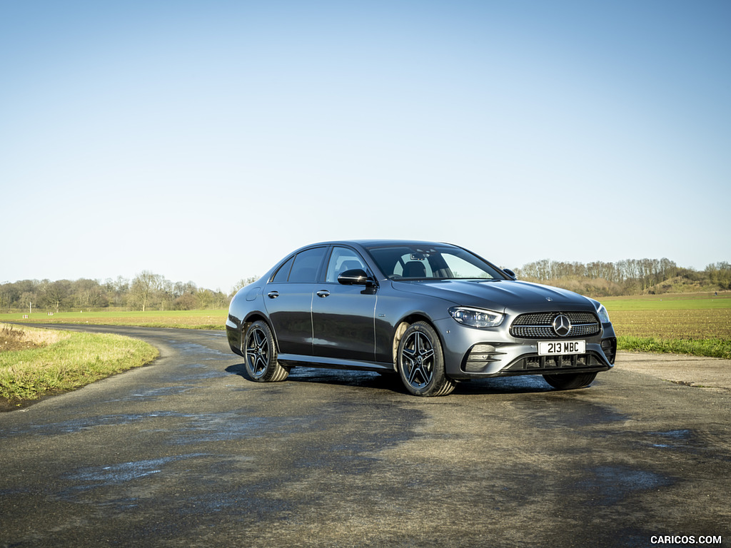 2021 Mercedes-Benz E 300 de Diesel Plug-In Hybrid (UK-Spec) - Front Three-Quarter