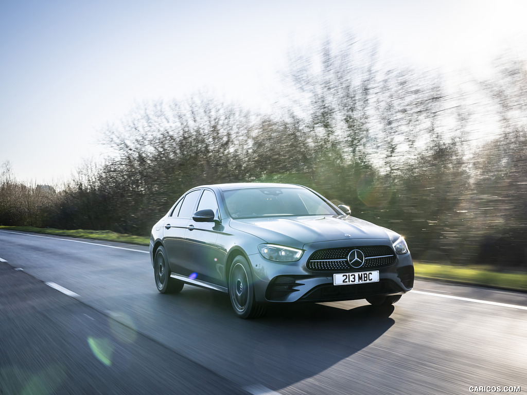 2021 Mercedes-Benz E 300 de Diesel Plug-In Hybrid (UK-Spec) - Front Three-Quarter