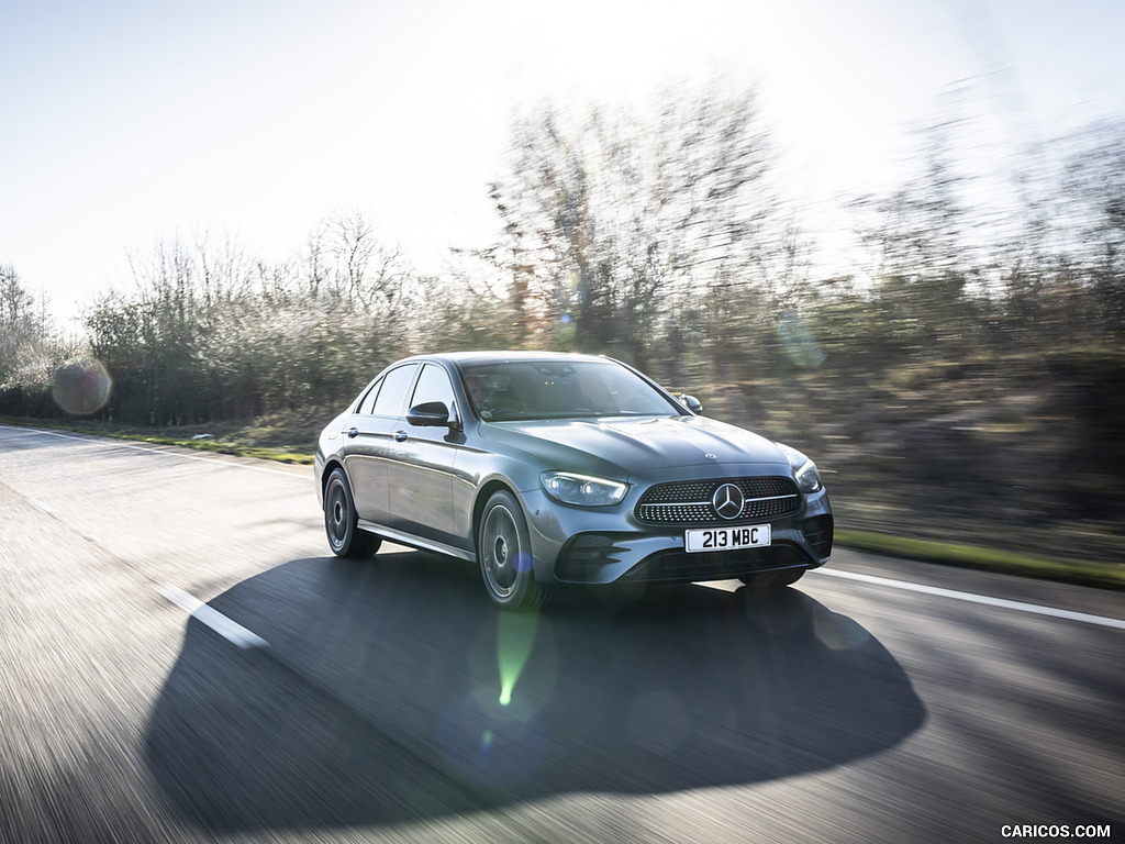 2021 Mercedes-Benz E 300 de Diesel Plug-In Hybrid (UK-Spec) - Front Three-Quarter