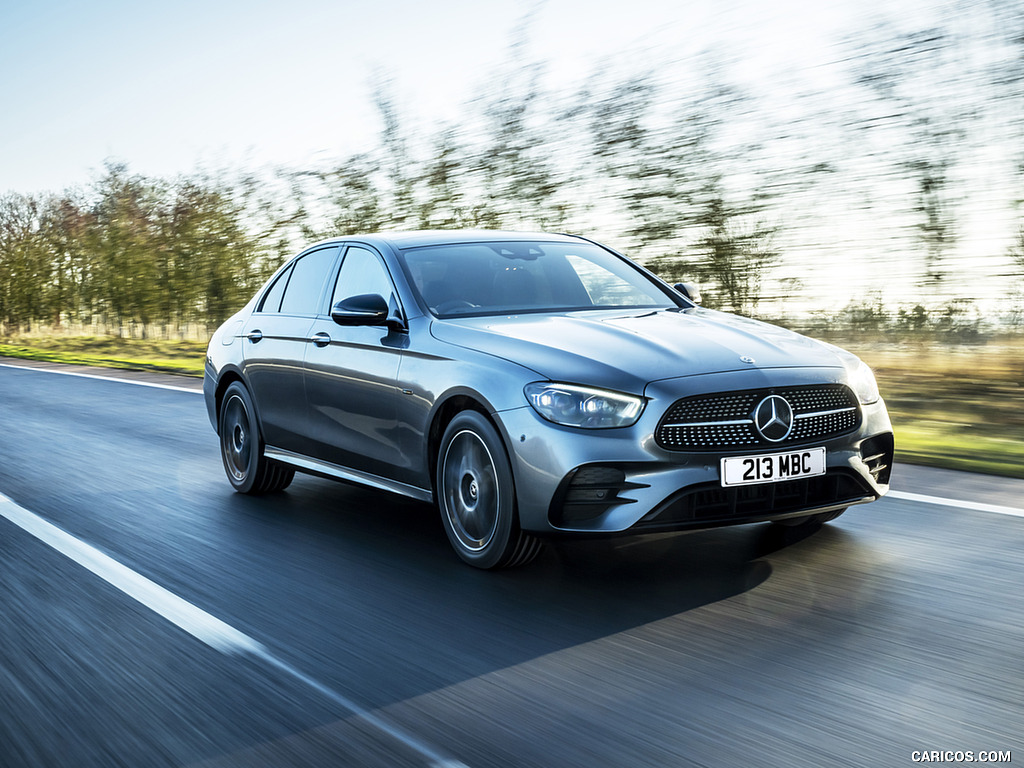 2021 Mercedes-Benz E 300 de Diesel Plug-In Hybrid (UK-Spec) - Front Three-Quarter