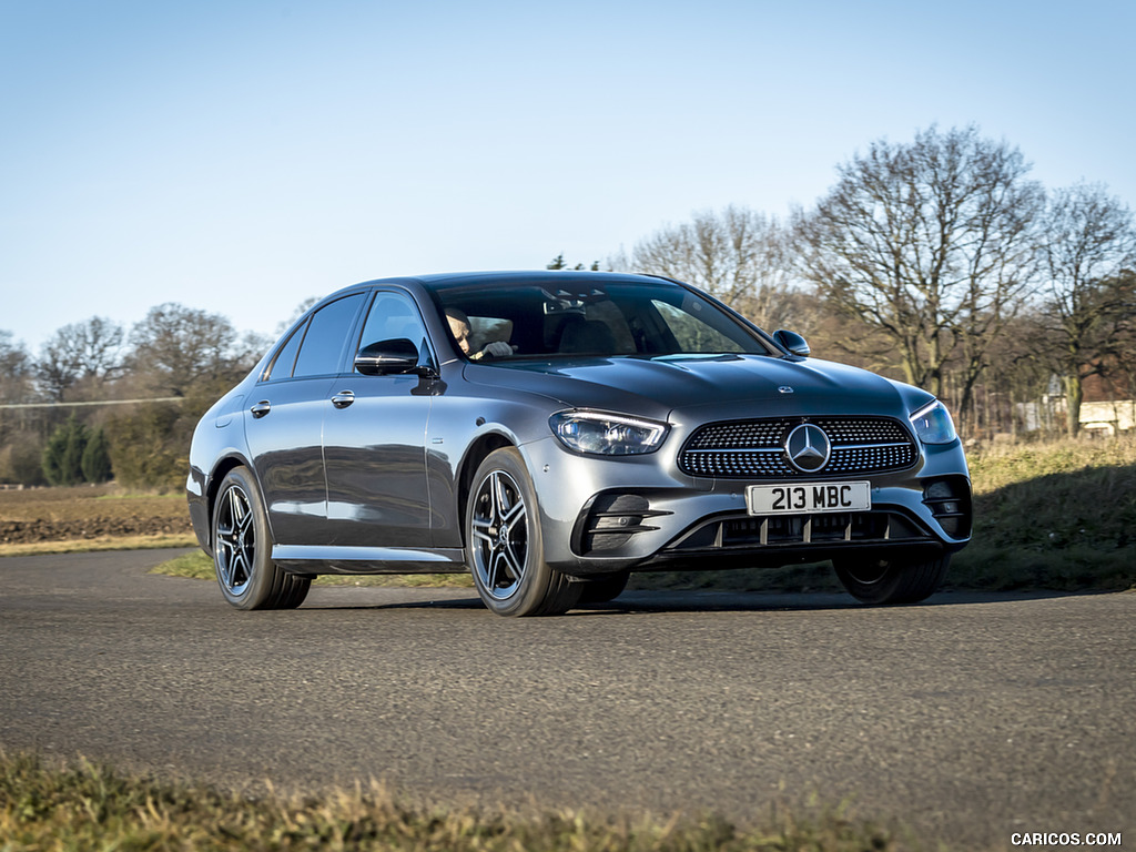 2021 Mercedes-Benz E 300 de Diesel Plug-In Hybrid (UK-Spec) - Front Three-Quarter