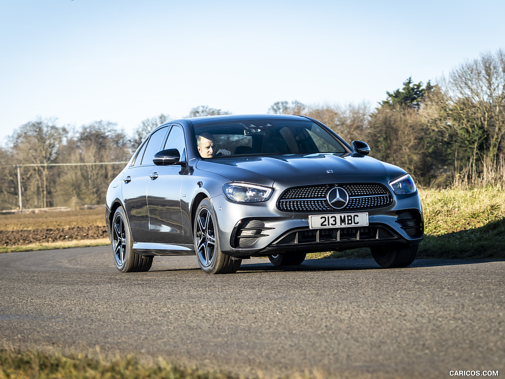 2021 Mercedes-Benz E 300 de Diesel Plug-In Hybrid (UK-Spec) - Front Three-Quarter