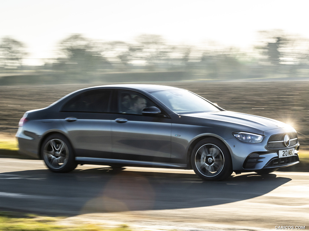 2021 Mercedes-Benz E 300 de Diesel Plug-In Hybrid (UK-Spec) - Front Three-Quarter