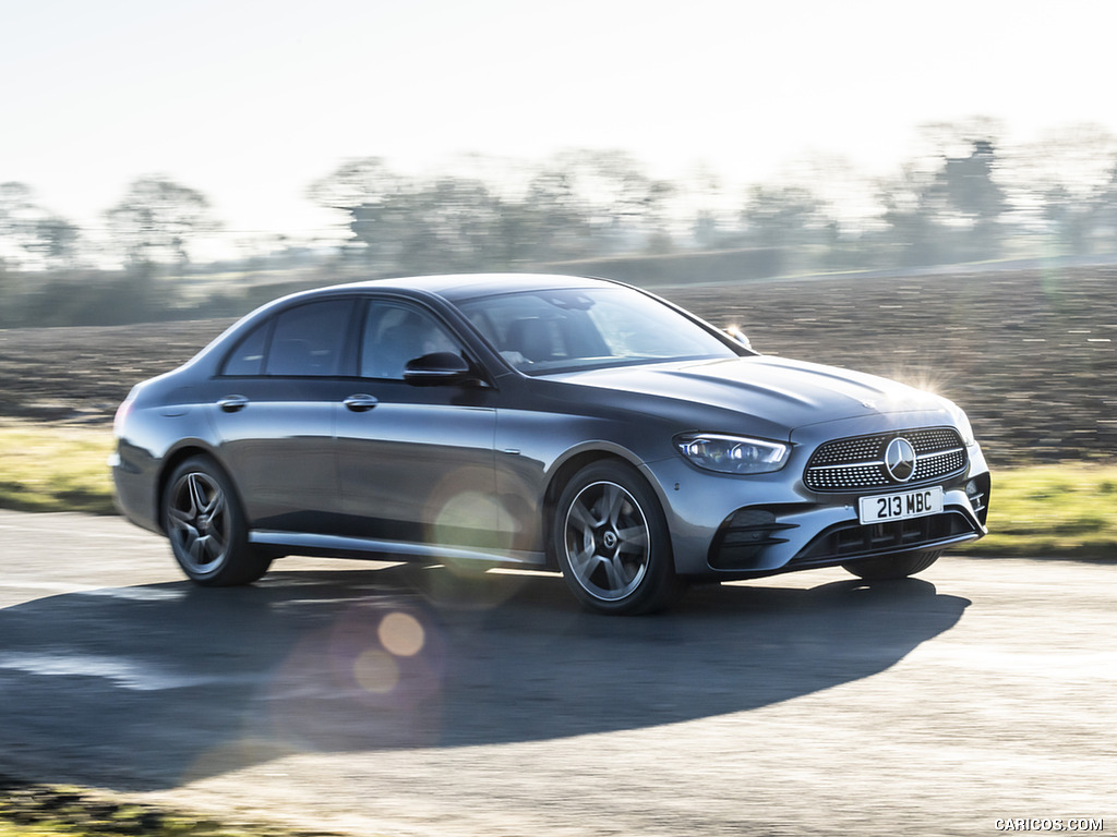 2021 Mercedes-Benz E 300 de Diesel Plug-In Hybrid (UK-Spec) - Front Three-Quarter