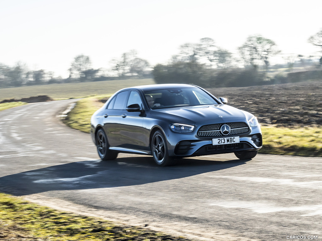 2021 Mercedes-Benz E 300 de Diesel Plug-In Hybrid (UK-Spec) - Front Three-Quarter