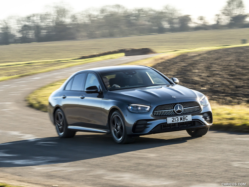 2021 Mercedes-Benz E 300 de Diesel Plug-In Hybrid (UK-Spec) - Front Three-Quarter