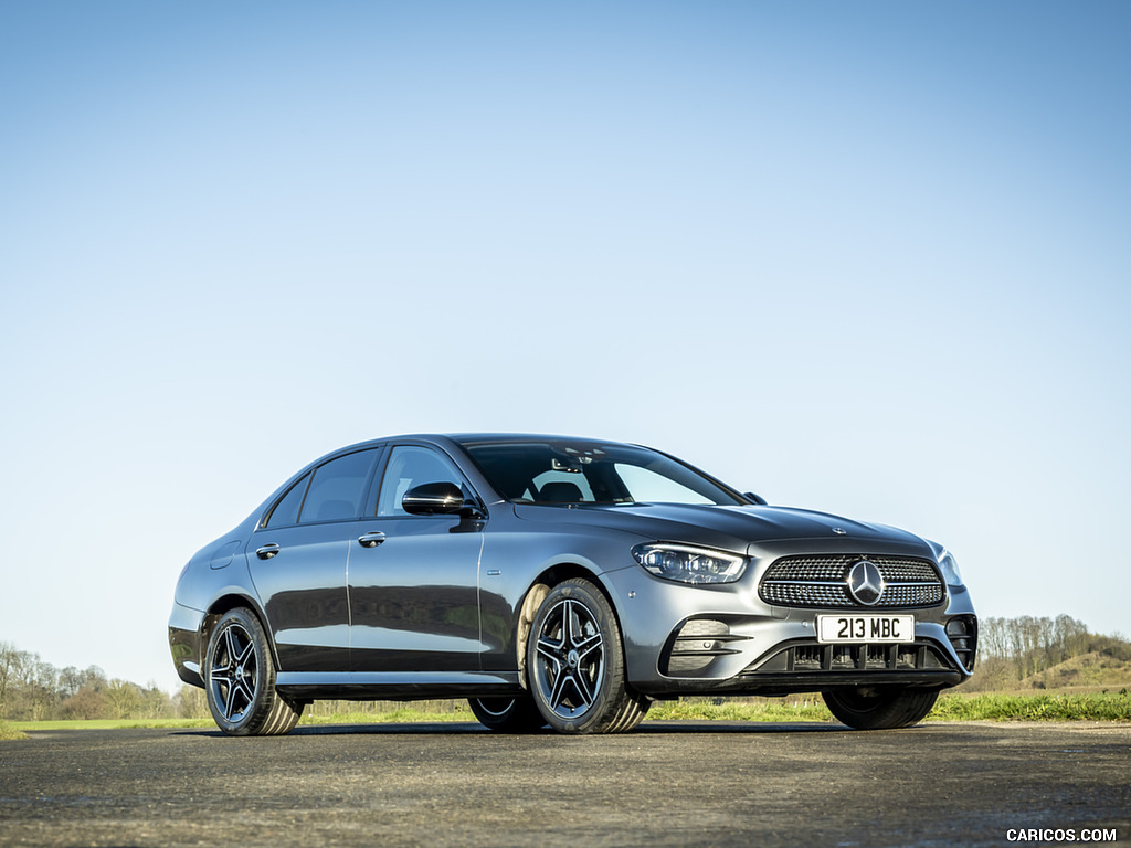 2021 Mercedes-Benz E 300 de Diesel Plug-In Hybrid (UK-Spec) - Front Three-Quarter