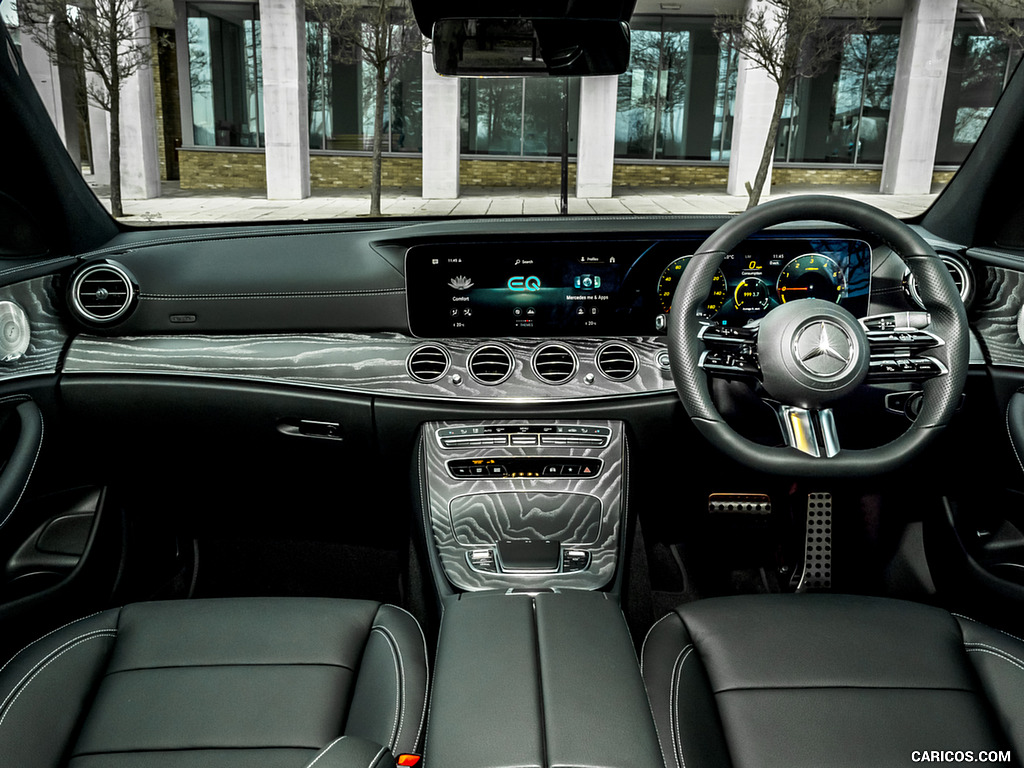 2021 Mercedes-Benz E 300 de Diesel Plug-In Hybrid (UK-Spec) - Interior, Cockpit