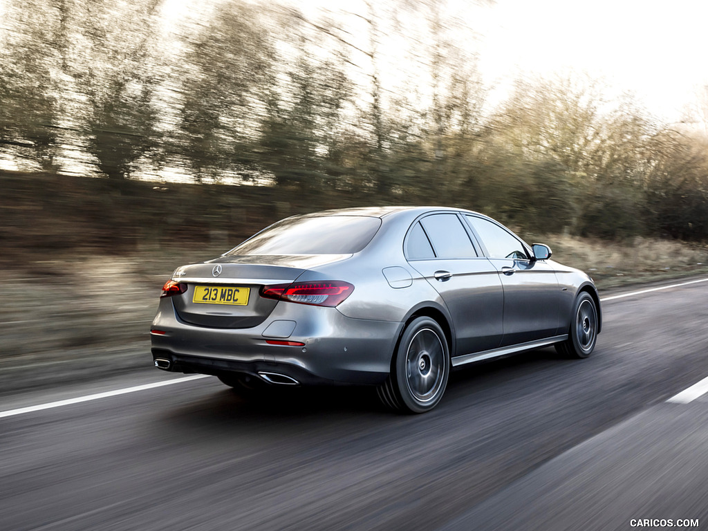 2021 Mercedes-Benz E 300 de Diesel Plug-In Hybrid (UK-Spec) - Rear Three-Quarter